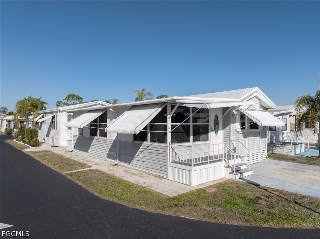 1 Bed ManufacturedHome for Sale in North Fort Myers, photo 3