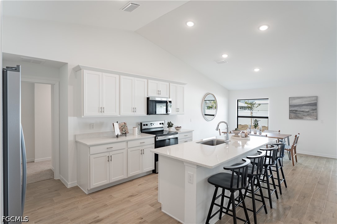 4 Bed SingleFamilyResidence for Sale in Cape Coral, photo 3