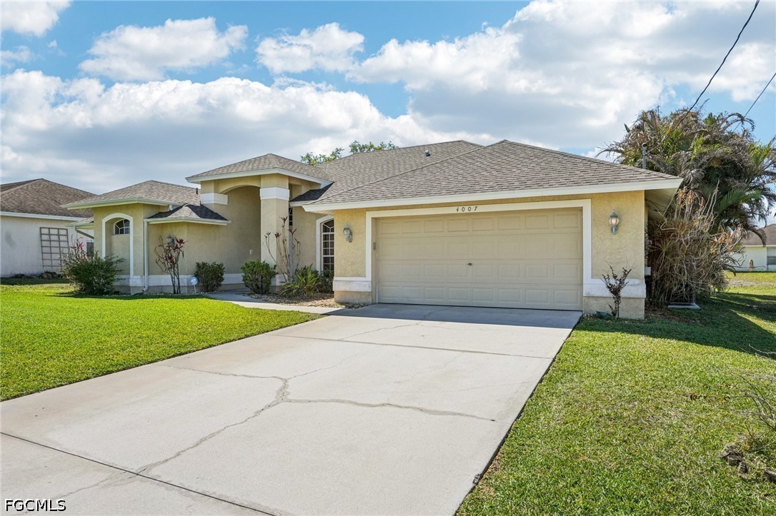 3 Bed Pool Home for Sale in Lehigh Acres, photo 3