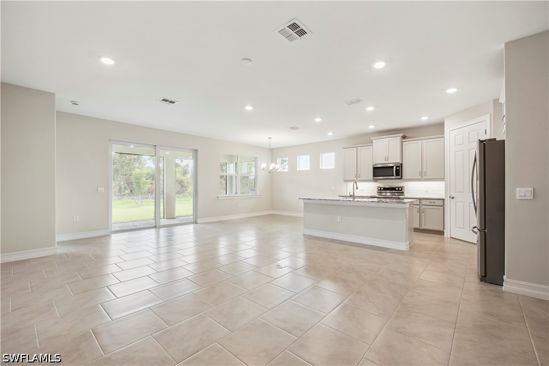 4 Bed Waterfront Home for Sale in Coral Bay, photo 3