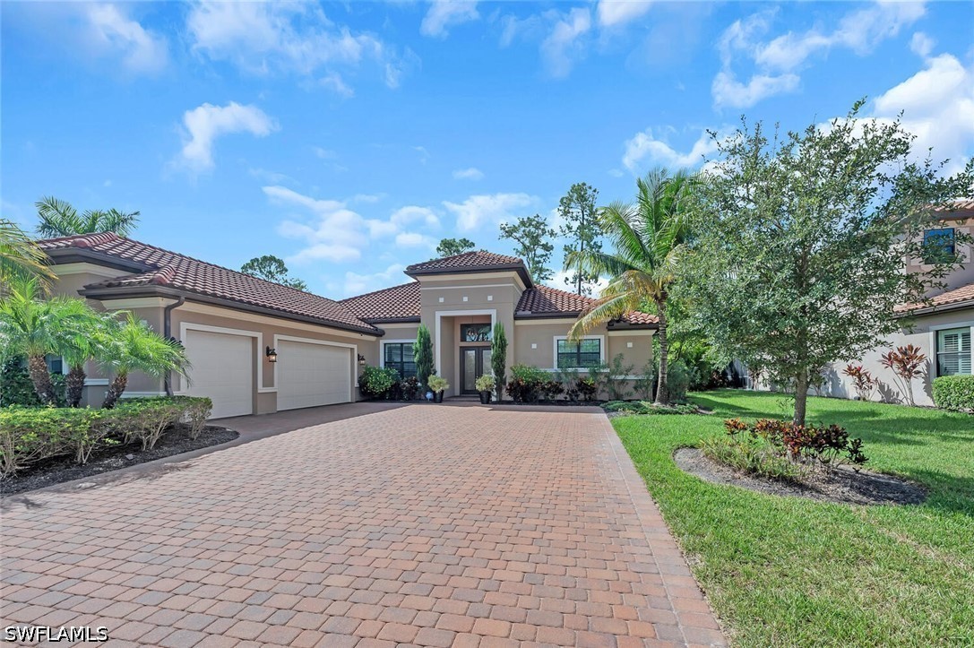 4 Bed Pool Home for Sale in Naples, photo 3