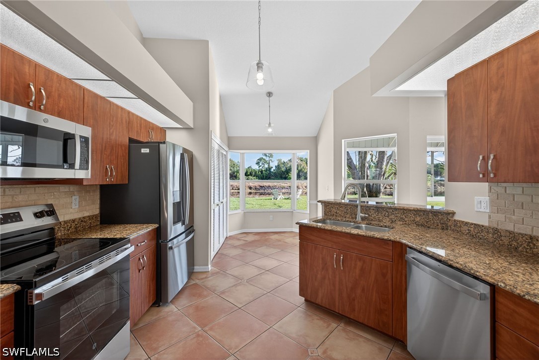 3 Bed Waterfront Home for Sale in Naples, photo 3