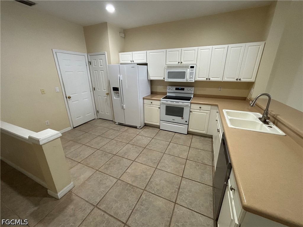 3 Bed Waterfront Home for Sale in Fort Myers, photo 3