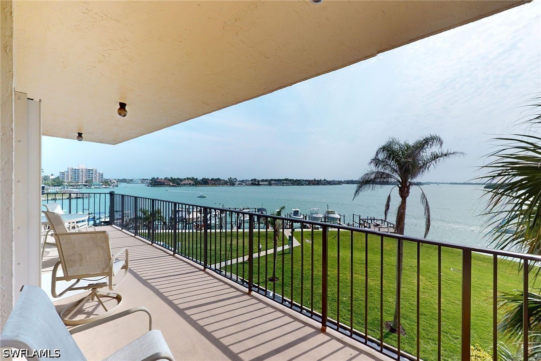 2 Bed Waterfront Home for Sale in Marco Island, photo 3