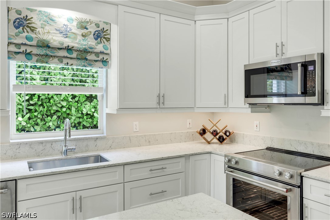 2 Bed SingleFamilyResidence for Sale in Naples, photo 3