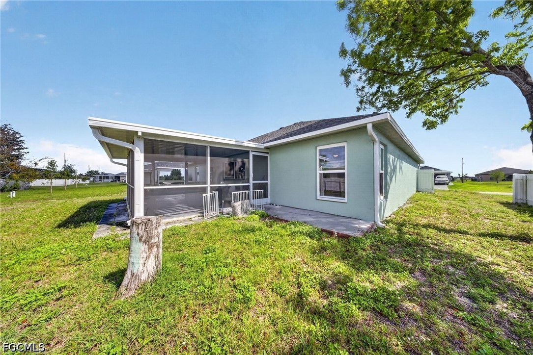 3 Bed SingleFamilyResidence for Sale in Cape Coral, photo 3