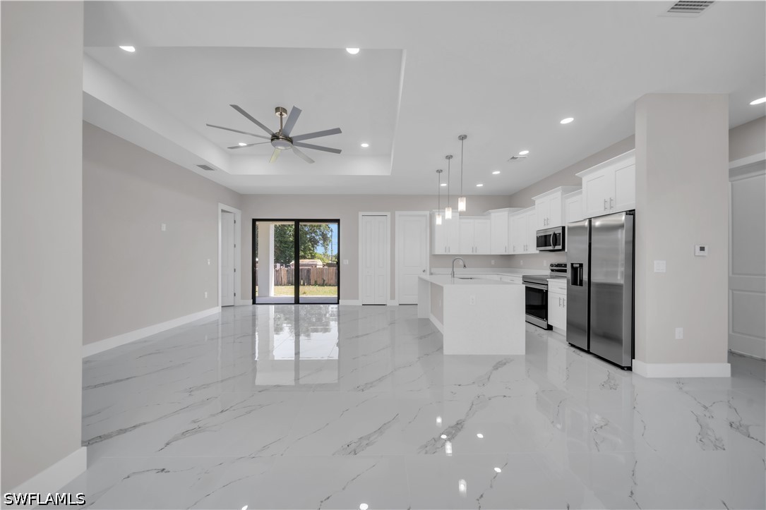 3 Bed SingleFamilyResidence for Sale in Lehigh Acres, photo 3