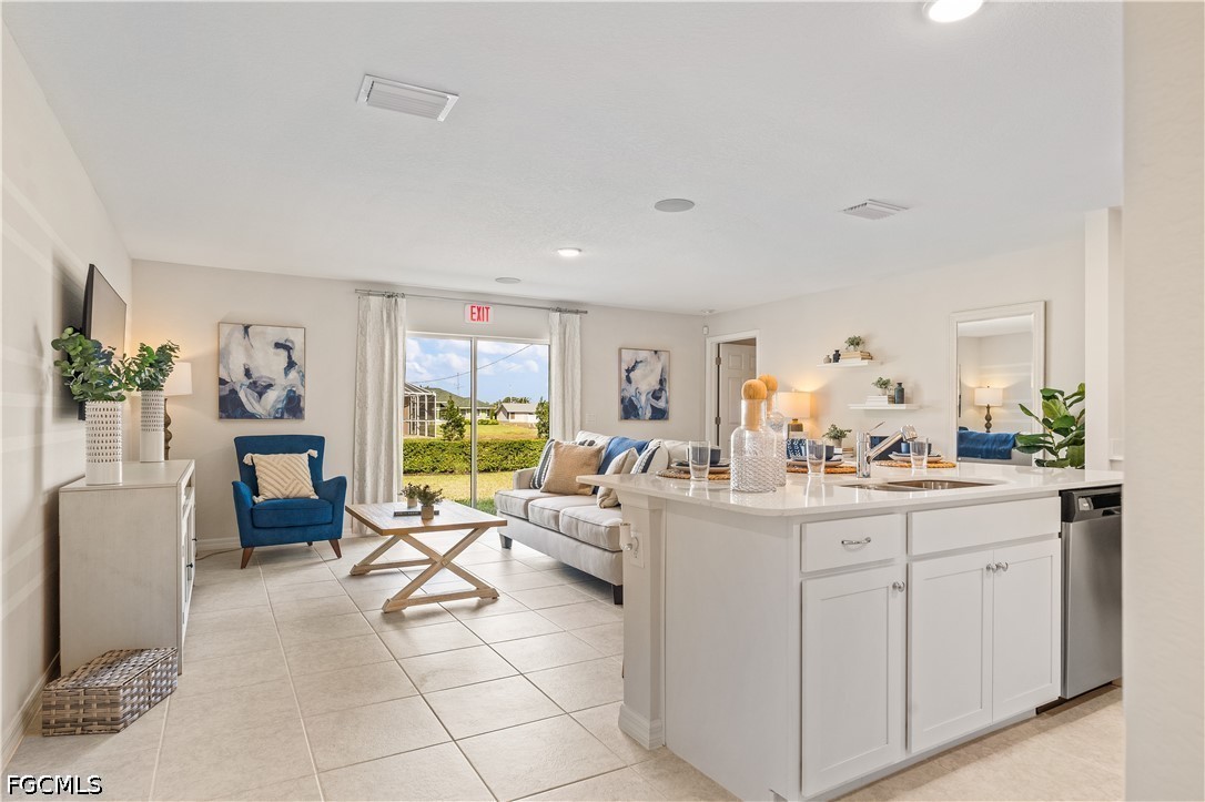 4 Bed SingleFamilyResidence for Sale in Labelle, photo 3