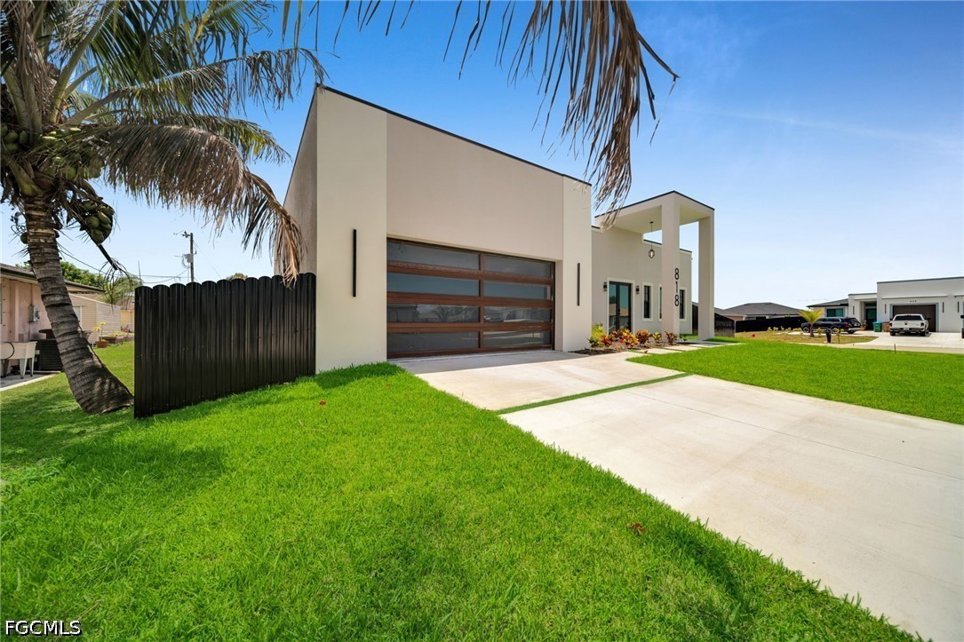 3 Bed Pool Home for Sale in Cape Coral, photo 3