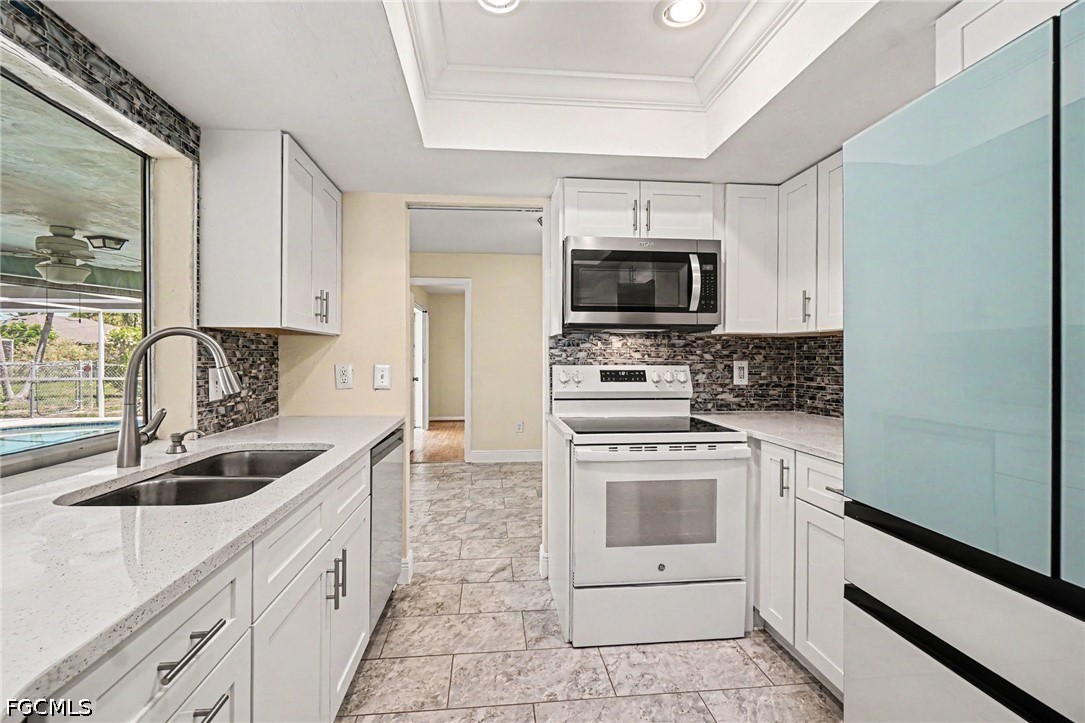 3 Bed Pool Home for Sale in Cape Coral, photo 3