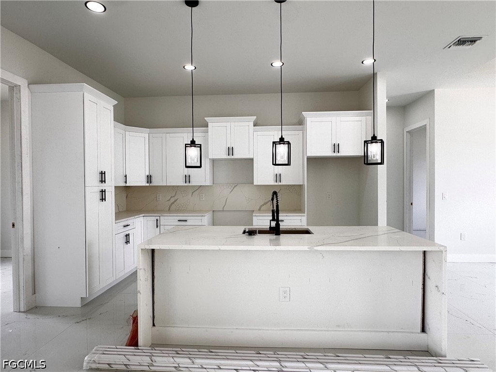 3 Bed SingleFamilyResidence for Sale in Lehigh Acres, photo 3