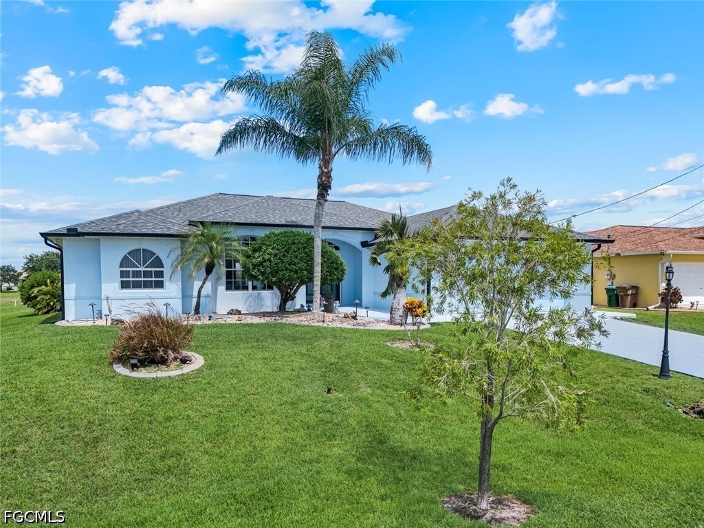 3 Bed Pool Home for Sale in Cape Coral, photo 3
