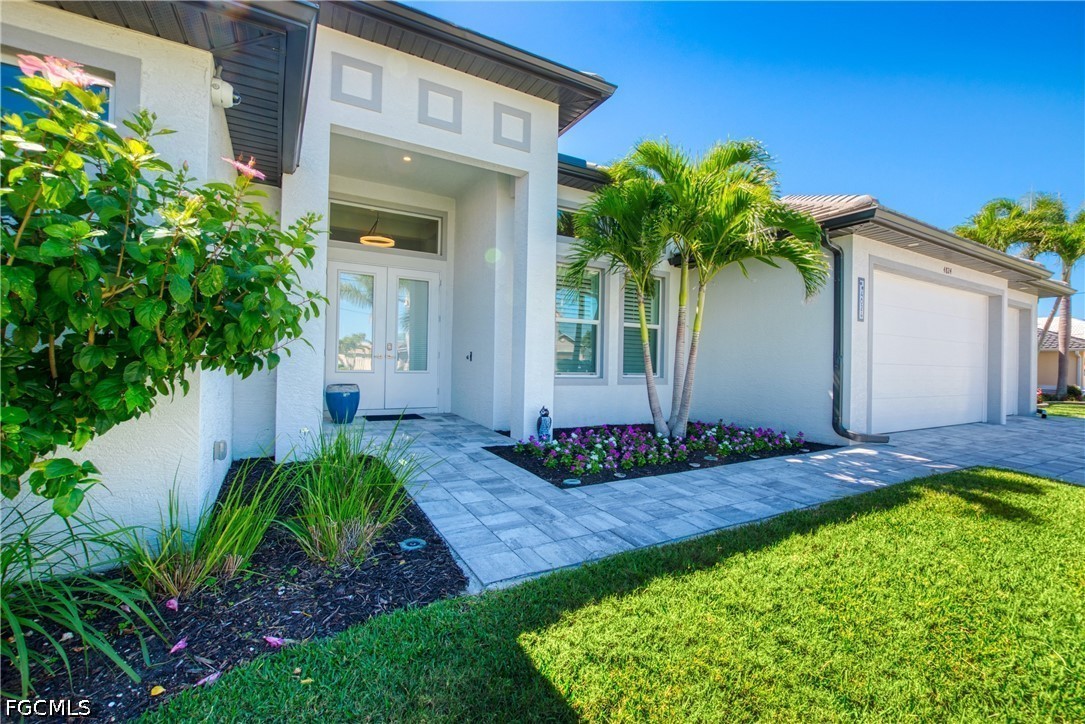 3 Bed Pool Home for Sale in Cape Coral, photo 3