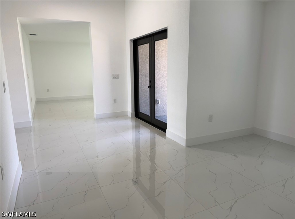 4 Bed SingleFamilyResidence for Sale in Lehigh Park, photo 3