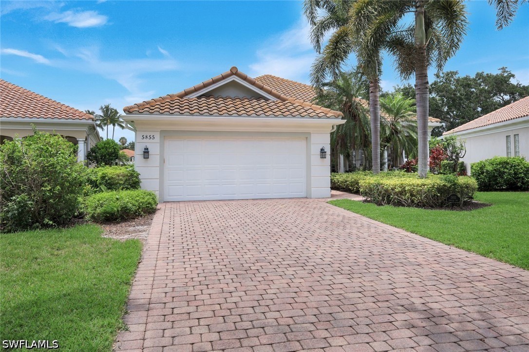 4 Bed Pool Home for Sale in Island Walk, photo 3