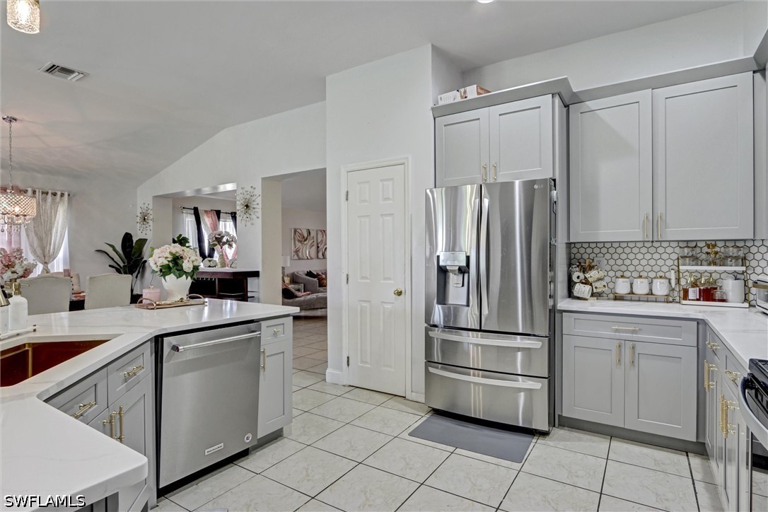 4 Bed SingleFamilyResidence for Sale in Town Lakes, photo 3