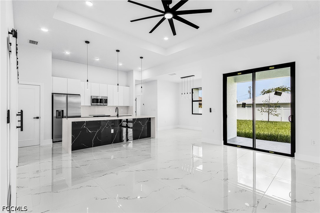 3 Bed SingleFamilyResidence for Sale in Cape Coral, photo 3