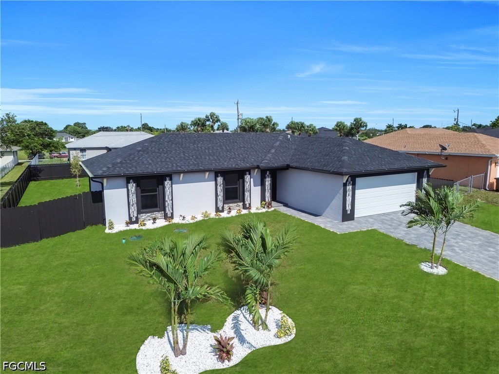 3 Bed Pool Home for Sale in Cape Coral, photo 3