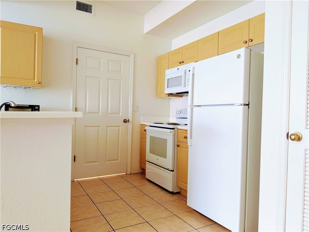 1 Bed Condominium for Sale in College Pointe, photo 3