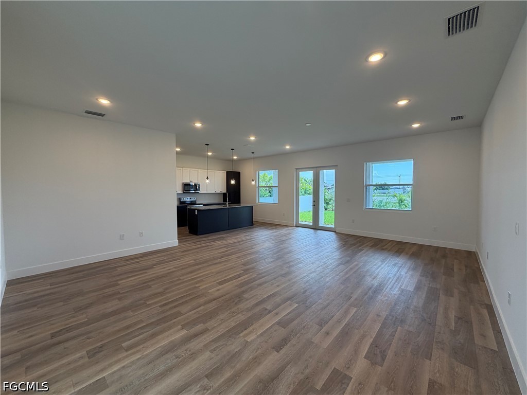 4 Bed SingleFamilyResidence for Sale in Cape Coral, photo 3