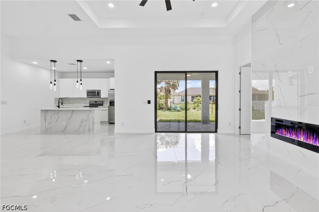 4 Bed SingleFamilyResidence for Sale in Cape Coral, photo 3