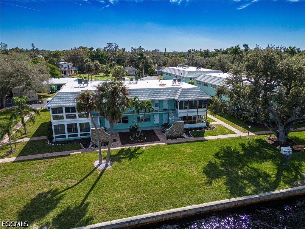 2 Bed Waterfront Home for Sale in Fort Myers, photo 3