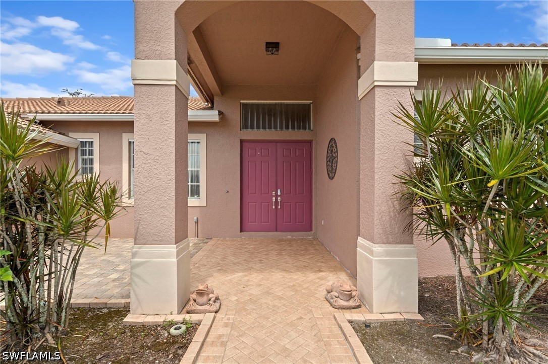 3 Bed Pool Home for Sale in Naples, photo 3