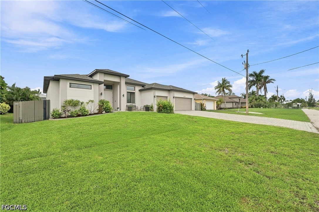 3 Bed SingleFamilyResidence for Sale in Cape Coral, photo 3