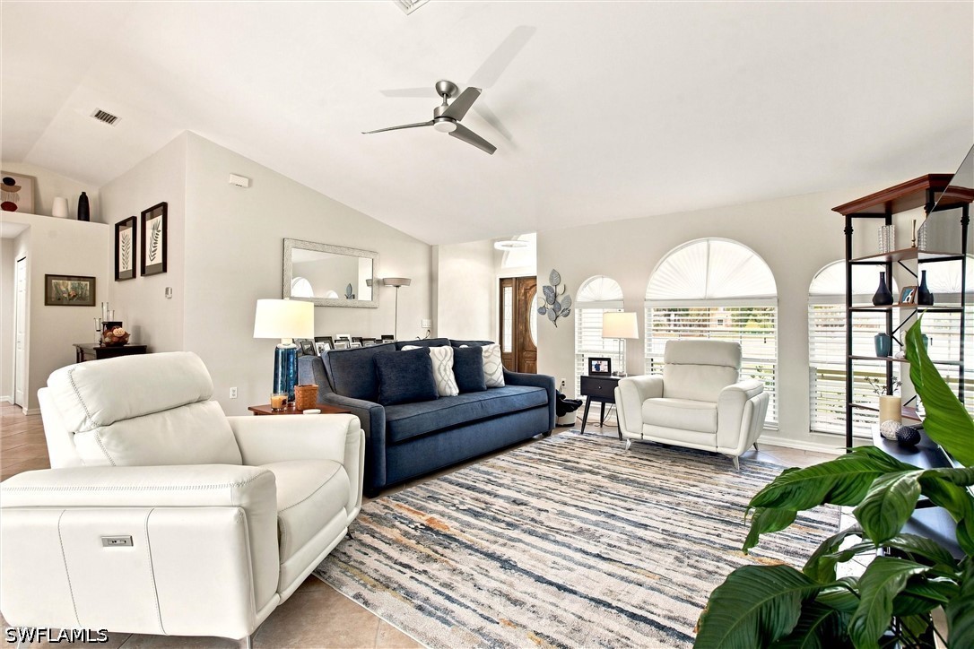 3 Bed Pool Home for Sale in Naples, photo 3