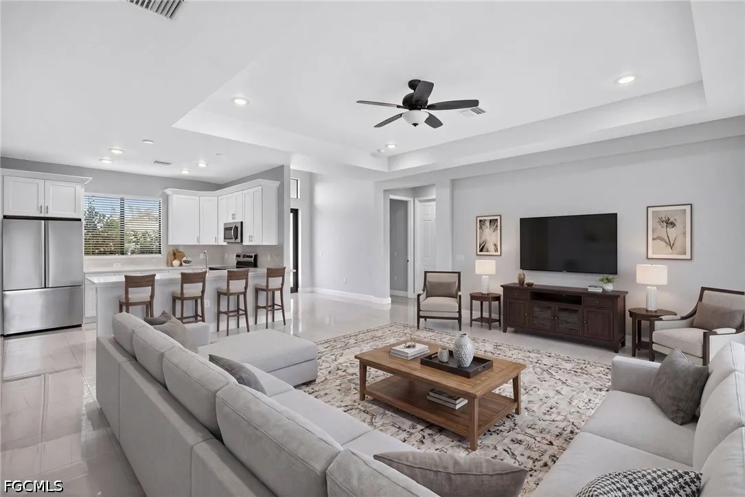 3 Bed SingleFamilyResidence for Sale in Cape Coral, photo 3
