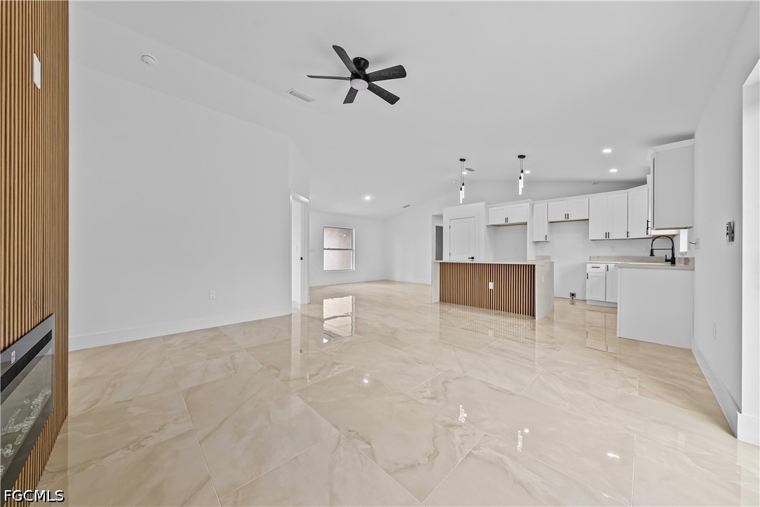 4 Bed SingleFamilyResidence for Sale in Lehigh Acres, photo 3