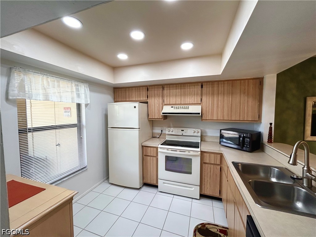 2 Bed Condominium for Sale in Fort Myers, photo 3