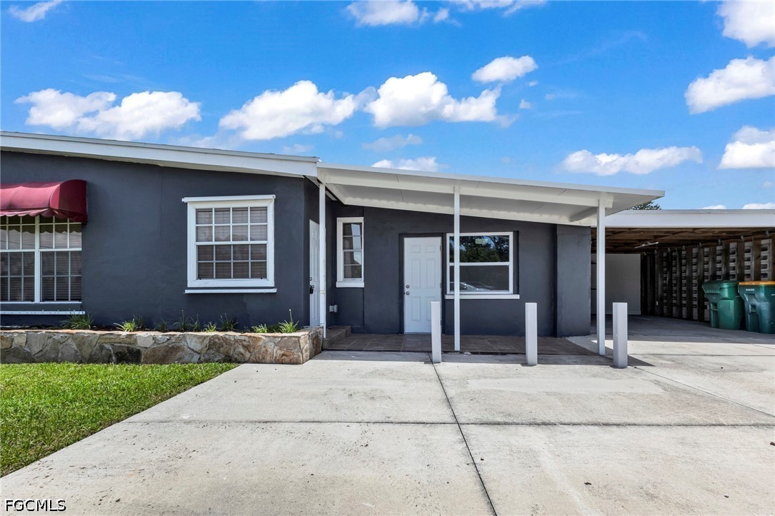 3 Bed SingleFamilyResidence for Sale in Port Charlotte, photo 3