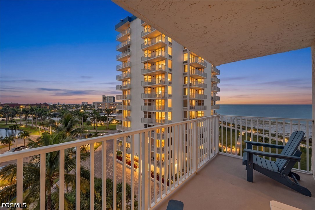1 Bed Waterfront Home for Sale in Fort Myers Beach, photo 3