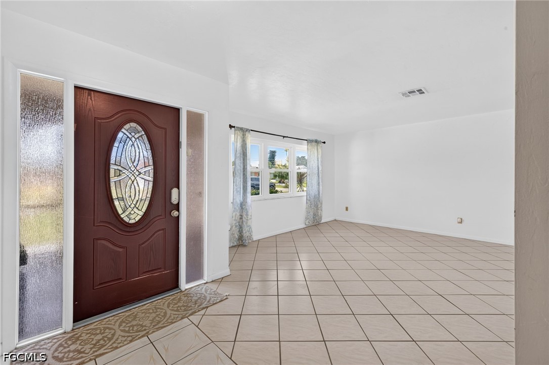 3 Bed Pool Home for Sale in Cape Coral, photo 3