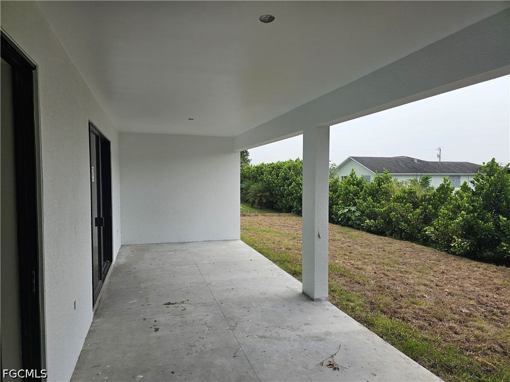 4 Bed SingleFamilyResidence for Sale in Mirror Lakes, photo 3