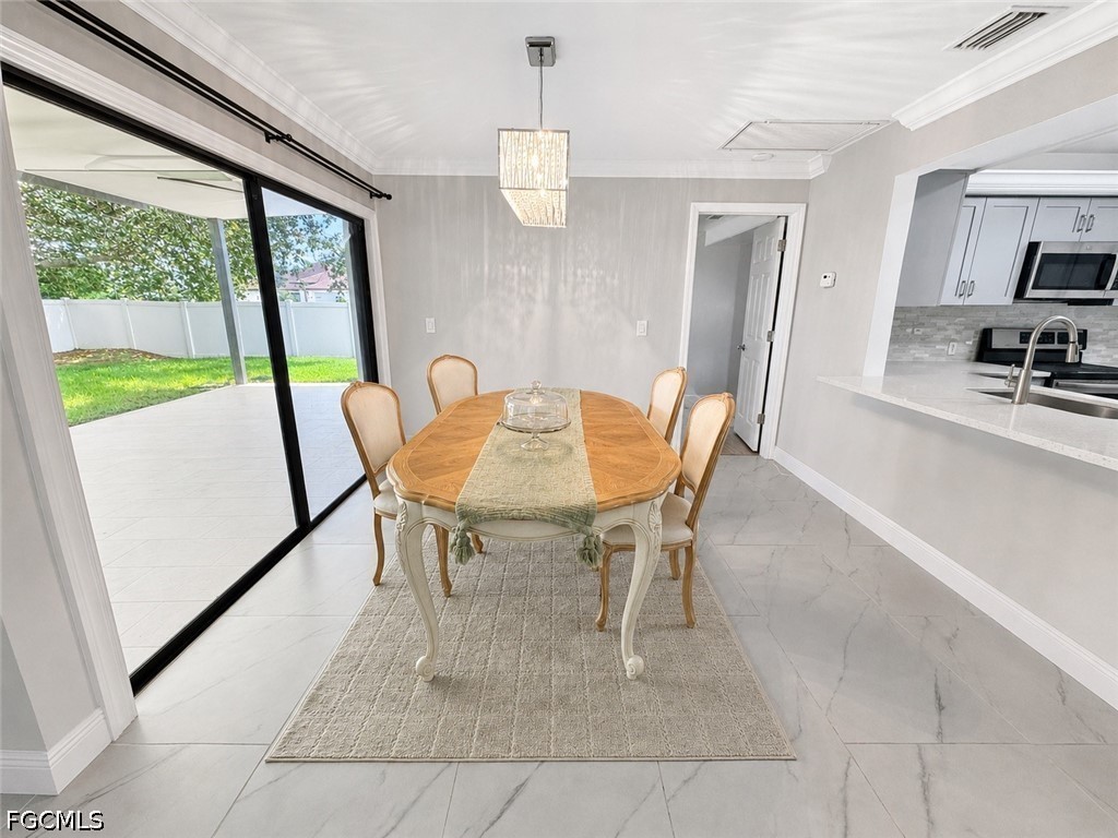 3 Bed SingleFamilyResidence for Sale in Cape Coral, photo 3
