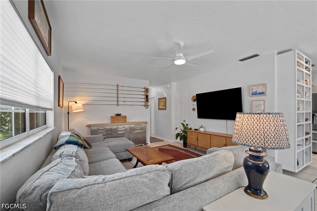 3 Bed SingleFamilyResidence for Sale in Naples, photo 3