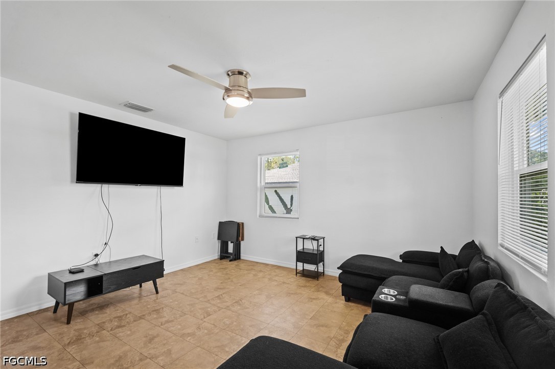 3 Bed SingleFamilyResidence for Sale in Lehigh Acres, photo 3