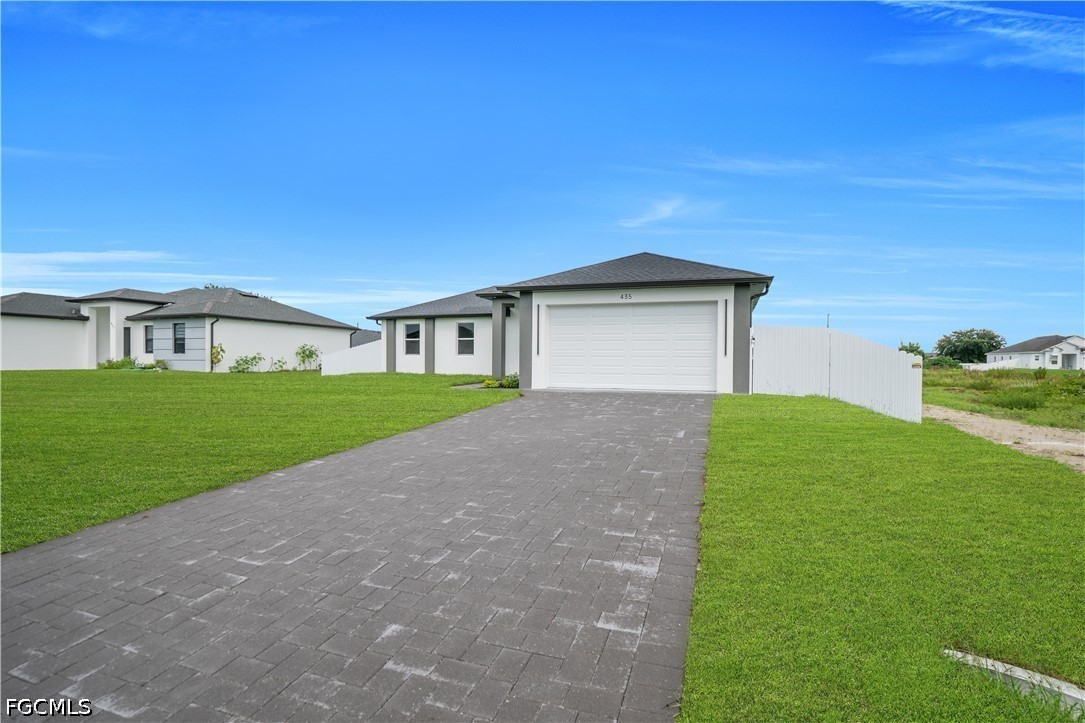 3 Bed SingleFamilyResidence for Sale in Acreage, photo 3