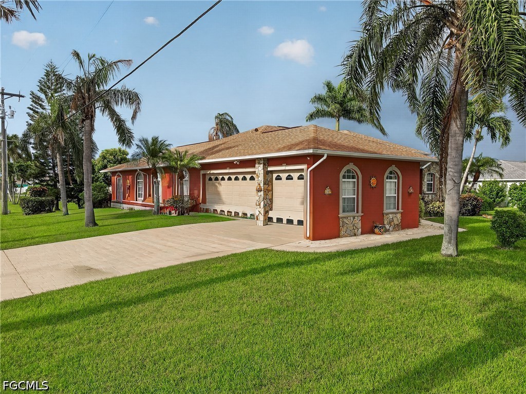 3 Bed Pool Home for Sale in Cape Coral, photo 3