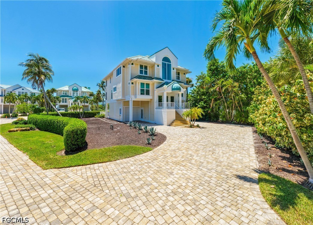 4 Bed Pool Home for Sale in Sanibel, photo 3