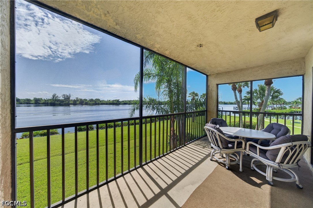 2 Bed Waterfront Home for Sale in North Fort Myers, photo 3