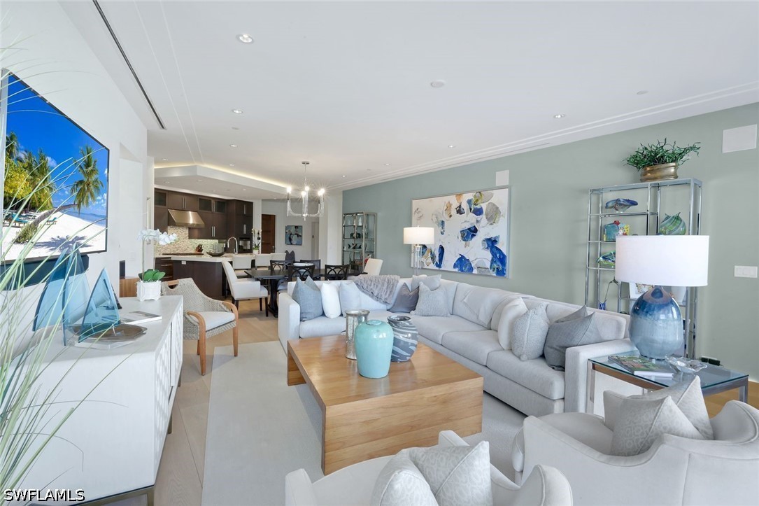 3 Bed Condominium for Sale in 382 Building, photo 3