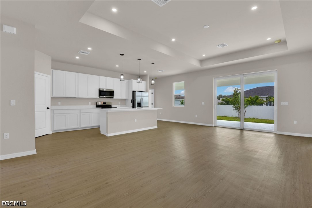 4 Bed SingleFamilyResidence for Sale in Cape Coral, photo 3