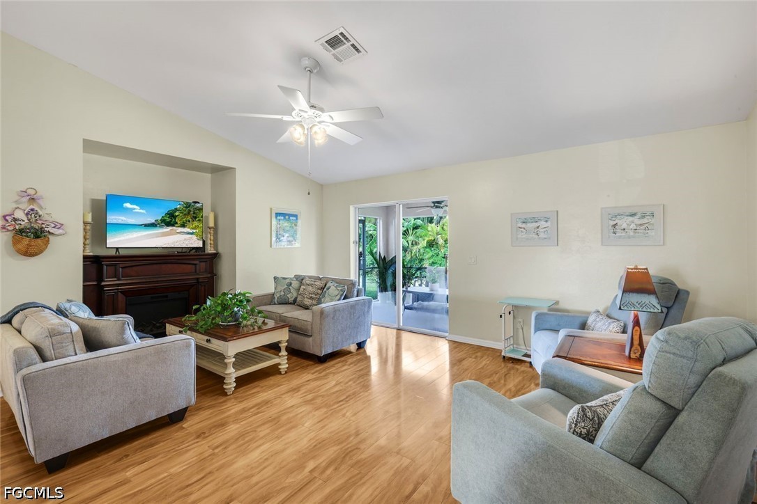 3 Bed SingleFamilyResidence for Sale in Cape Coral, photo 3