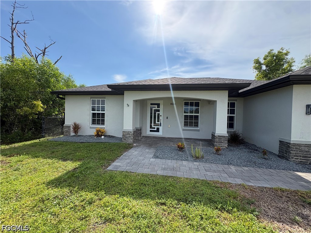 3 Bed SingleFamilyResidence for Sale in Cape Coral, photo 3