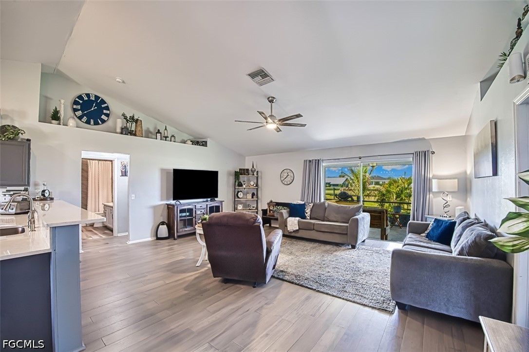 4 Bed SingleFamilyResidence for Sale in Cape Coral, photo 3