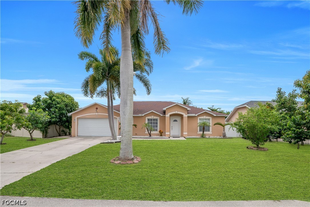 3 Bed Pool Home for Sale in Cape Coral, photo 3