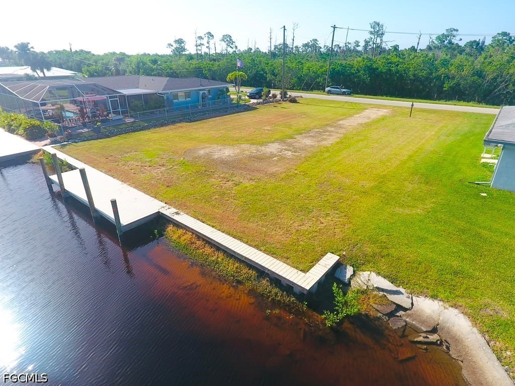 Waterfront Home for Sale in Island Park, photo 3